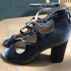 Gray satin shoes 7 1/2 31/2in heel